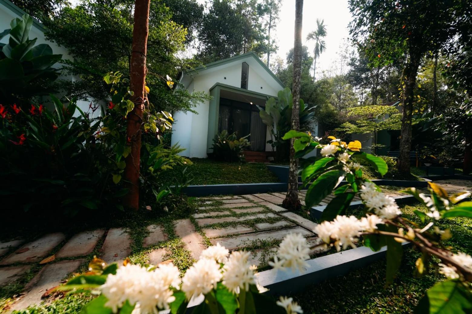 Le Vista Resort Sultan Bathery Exterior photo